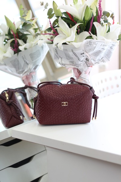 Moom Bag Γυναικεία τσάντα ώμου Claret Red Diamond - Λεπτό λουράκι με κόμπους