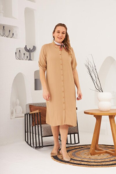 RMG Φόρεμα με κουμπιά βιζόν σε μεγάλο μέγεθος - Λεπτομέρεια μανίκι