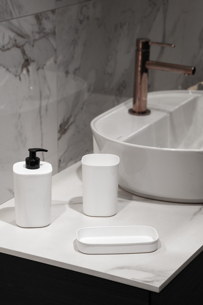 Ecolux CREATİVE 3 PARÇA BANYO SETİ - SIVI SABUNLUK - DİŞ FIRÇALIK - SÜNGERLİK HAZNELİ STANTLI BEYAZ