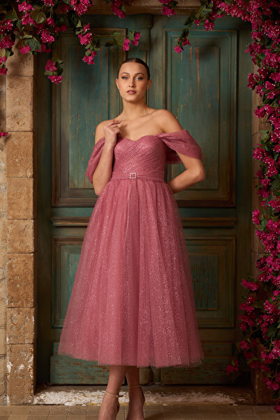 Lenta Moda Gül Kurusu Simli Drapeli Midi Boy Kemer Detaylı Transparan Abiye ve Gece Elbisesi