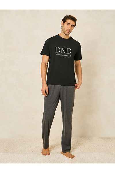 Styli Slogan Print T-Shirt & Solid Pyjama Set