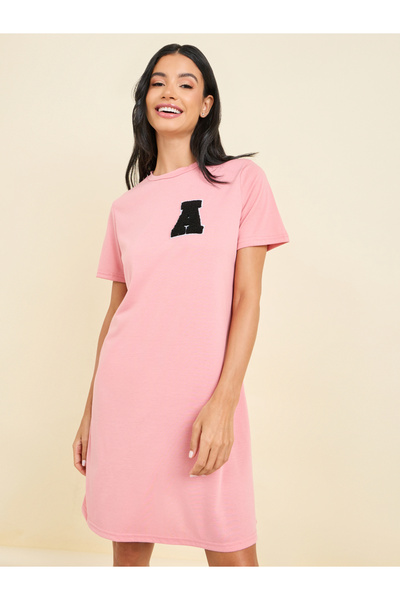 Styli فستان تي شيرت للنوم بتفاصيل رقعة الحروف