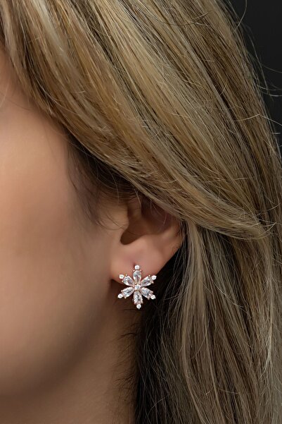 Nereze 925 Ayar Gümüş Beyaz Taşlı Kamelya Çiçeği Küpe