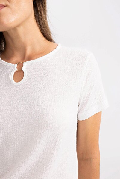 DeFacto Model C0194AX24SP Tričko s krátkým rukávem a výstřihem