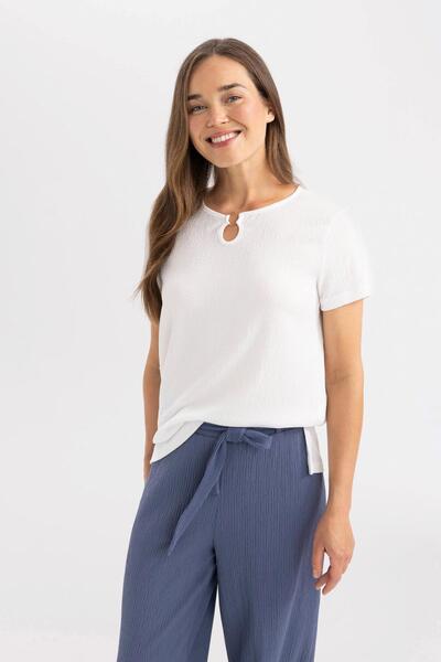 DeFacto Model C0194AX24SP Tričko s krátkým rukávem a výstřihem