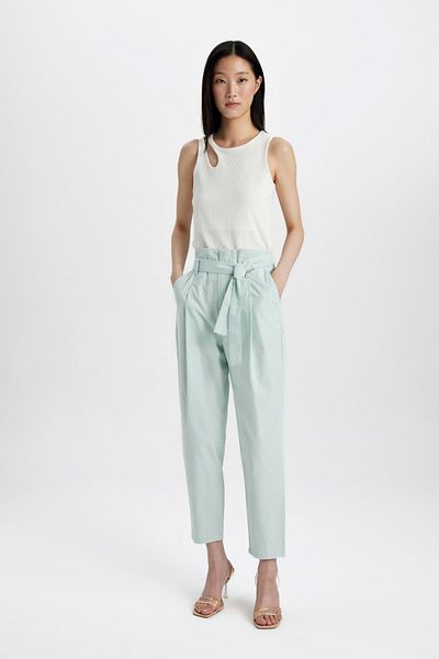 DeFacto Gabardine-Hose mit Paperbag-Tasche, hoher Taille, kurzes Bein, knöchellang C7534ax24sm