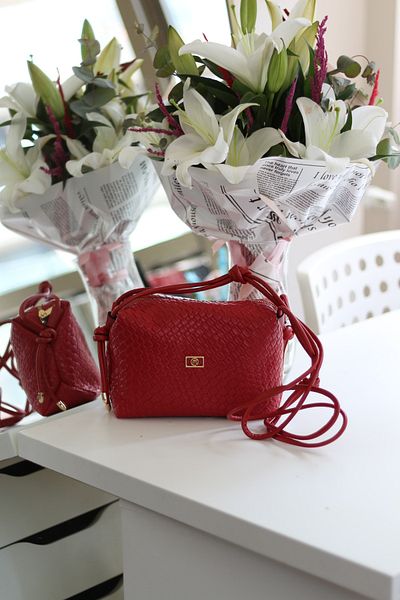 Moom Bag Red Diamond Pattern - Geantă de umăr pentru femei cu curea subțire cu noduri