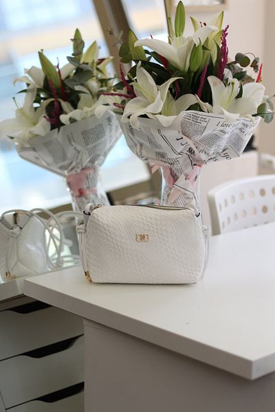 Moom Bag Geantă de umăr pentru femei cu model diamant alb - curea subțire cu noduri