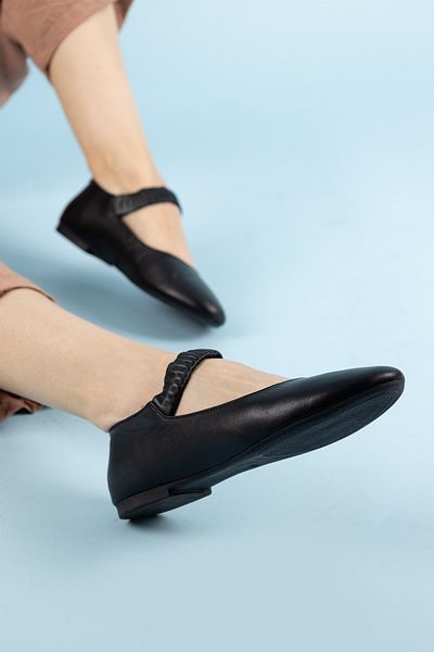 Getcho Salore Women's Black Genuine Leather Ankle Elastic Ballerinas