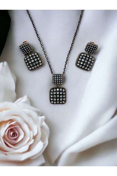 FAYRA ACCESSORIES Square Zircon Stone Diamond Mounted Necklace and Earring Set