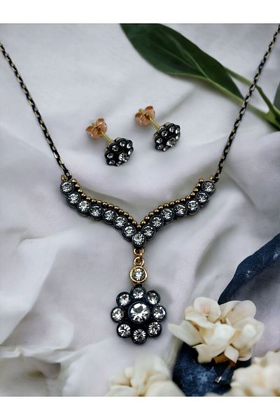 FAYRA ACCESSORIES Daisy Zircon Stone Necklace and Earring Set