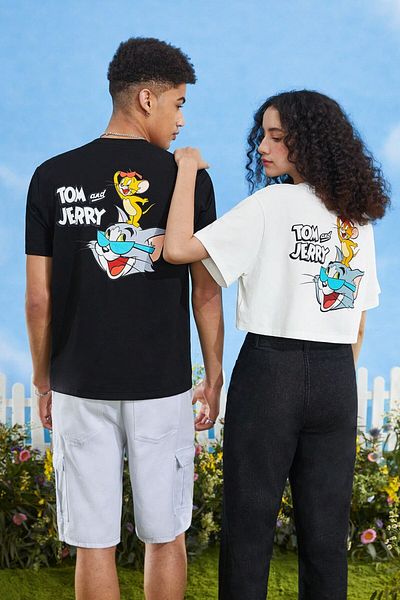MODAGEN Tom and Jerry Printed Black-White Crop T-Shirt - Crew Neck