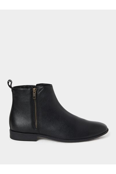 Styli Narrow Round Toe Chelsea Boots in Textured Faux Leather