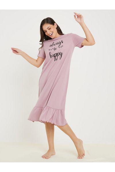 Styli فستان تي شيرت للنوم بحاشية مكشكشة من Always Be Happy