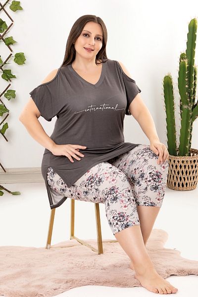 Jenny Daphne Plus Size V-Neck Slit Capri Pajamas Set - Short Sleeve 10705