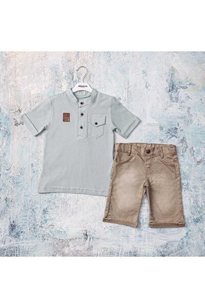 Yalçınoğlu Комплект от тениска с яка тип „мандарин“ и дънкови шорти за дете о...