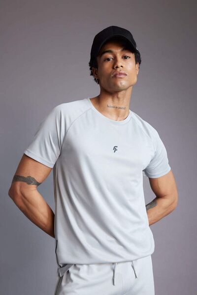 DeFacto Μπλουζάκι DeFactoFit εφαρμοστό με λαιμόκοψη με τύπωμα με κοντό υφασμάτινο μανίκι