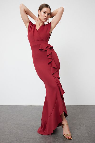 Trendyol Collection Rochie de seară lungă de culoare burgundă - Detaliu cu volane, țesut TPRSS24AE00251