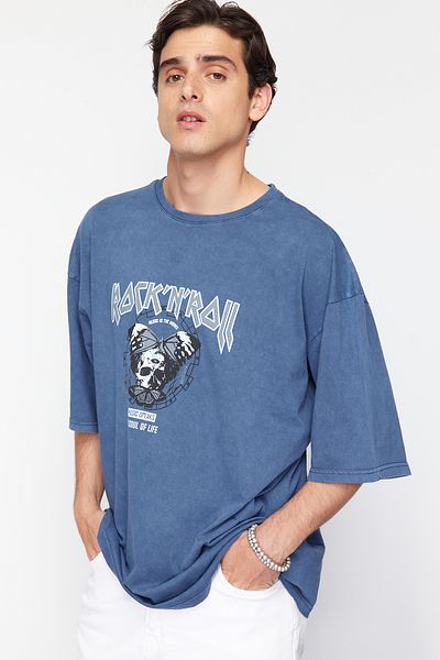 Trendyol Collection Oversize bavlněné tričko s potiskem Indigo Rock - TMNSS23TS00167