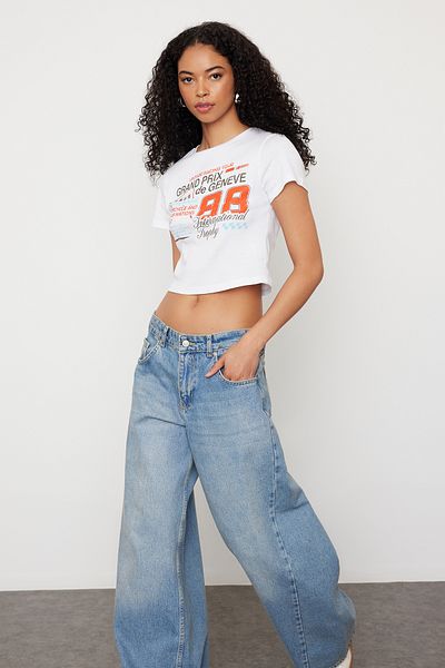 Trendyol Collection White 100 Cotton Slogan Printed Fitted/Fitted Knitted T-Shirt TWOSS23TS00319