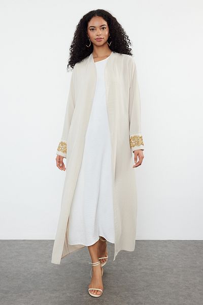 Trendyol Modest Beige gewebte Kappe – mit Steinstickerei und Accessoire-Detail, Ferace TCTSS24KF00032