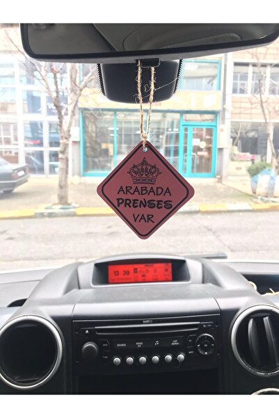 Bebek Çikolatası Arabada Prenses Var Baskılı Ahşap Ayna Süsü - (kokusuzdur)