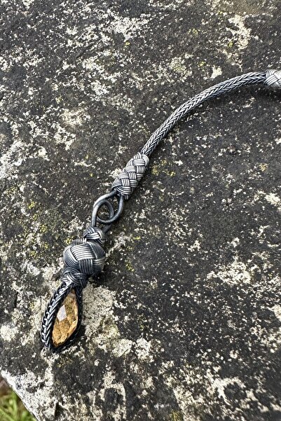 KAZZAZE Güçlü Duruş: Hardal Sarısı Kristal Taşlı Oksitli Gümüş Kazaziye Tekli...