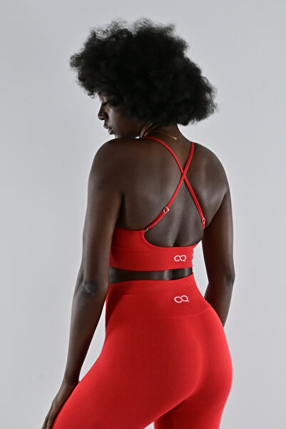 OQRA Bra Red Aeon - حمالة صدر رياضية مع أشرطة قابلة للتعديل ووسادات وتفاصيل خ...