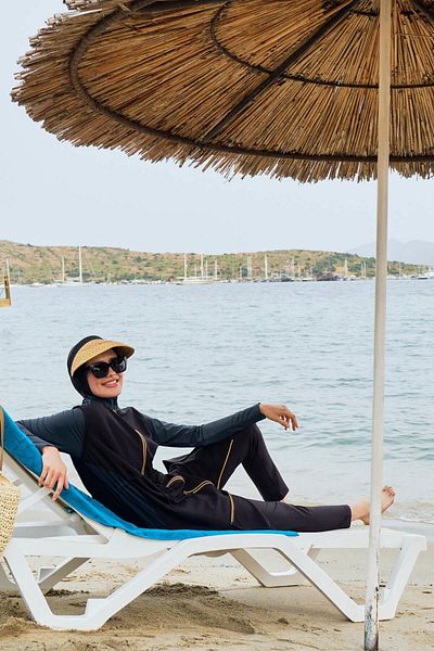 Haşema Σετ μαγιό Hijab 5 τεμαχίων με λεπτομέρεια από διχτυωτό μαύρο τζελ