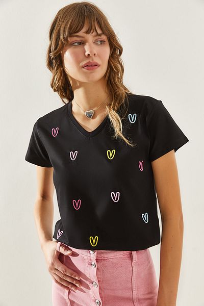 Bianco Lucci Heart Embroidered V-Neck Women's T-Shirt - Embroidered60251306