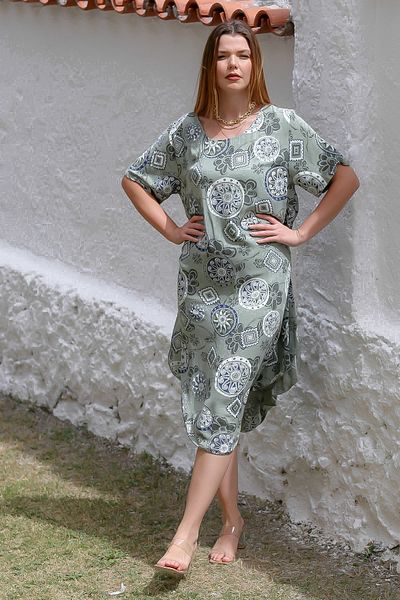 Chiccy Χακί V-Neck - Allover εμπριμέ casual φόρεμα με οβάλ φούστα