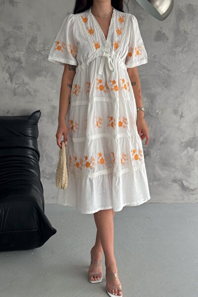 FEMELLE Φόρεμα με λουλουδάτο μοτίβο σε λευκό κέντημα με κορδόνια