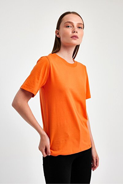 yakamor تي شيرت نسائي برقبة دائرية