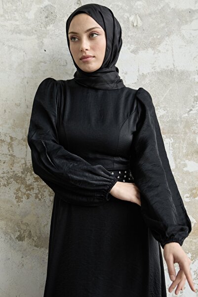 InStyle Срібляста атласна сукня чорна