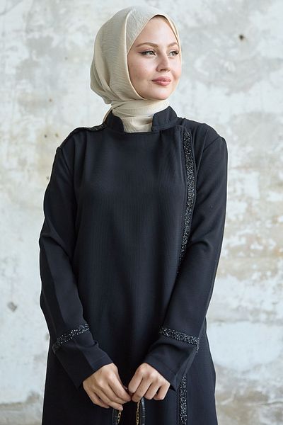InStyle Schwarzes Ferace mit Steindetail – Kragen und Vorderrobe