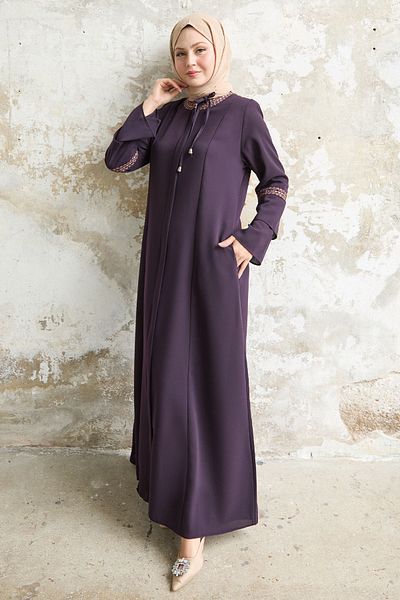 InStyle Damson Ferace s detailem výšivky - šněrování