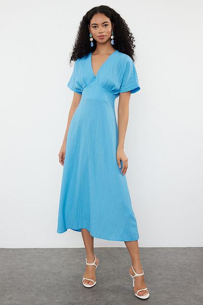 Trendyol Collection Rochie maxi țesută cu decolteu în V de culoare A de culoare albastru deschis TWOSS24EL00620