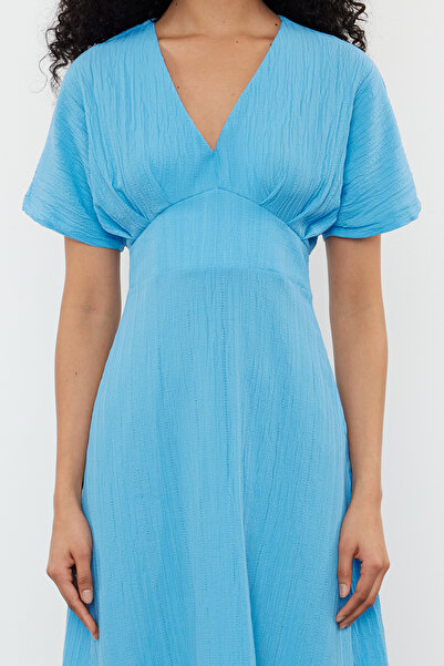 Trendyol Collection Світло-блакитна ткана сукня максі А-силуету з V-подібним вирізом і корсажем TWOSS24EL00620