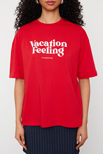 Trendyol Collection Piros nyomott mintás prémium 100% vastag pamut, laza/kényelmes szabású kötött póló TWOSS24TS00178