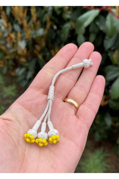 KAZZAZE Tassel de rugăciune cu trei brelocuri argintii, cu mărgele colorate