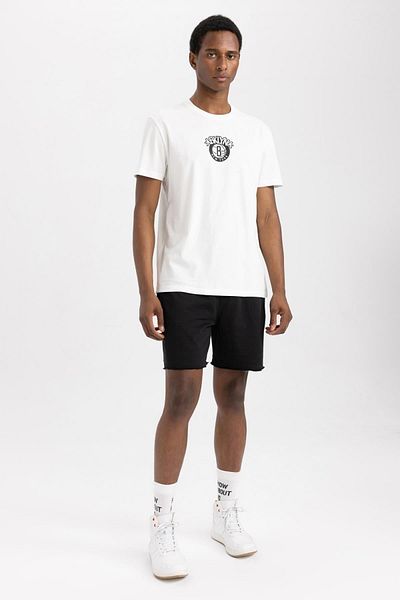 DeFacto Fit Nba Brooklyn Nets Standard Fit Crew Neck Short Sleeve 100% Cotton T-shirt A1717ax23sm