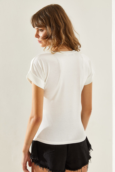 Bianco Lucci Women's Basic T-Shirt with Metal Ring Detail - Short Sleeve60251215