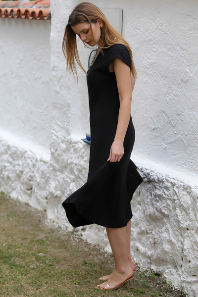 Chiccy Organik Pamuk Siyah V Yaka Düşük Kol Oval Etekli Midi Boy Dokuma Casual Müslin Elbise