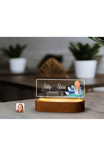 Bk Gift Kişiye Özel İsimli Eczacı Karikatürlü Led Işıklı Akrilik Masa İsimliğ...
