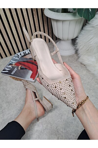İmerShoes Günlük Kadın Abiye Kalın Kısa Topuk Altın Taşlı Ayarlanabilir Tokalı Sivri Burun Bej Ayakkabı 458