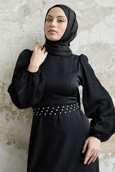 InStyle Glittery Σατέν Φόρεμα με Πέτρινη Ζώνη - Μαύρο