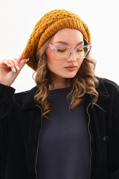 Ritagarcia Çift Kat Kadın Ressam Bere