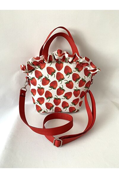 TALKING DREAMS Kırmızı çilek desenli fırfırlı çanta
