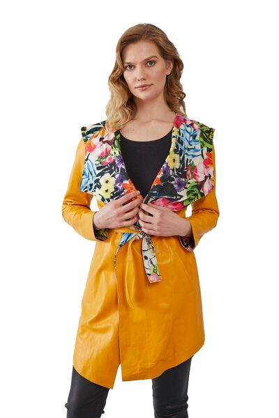 ikigai Gelber Beatrix-Stoff, lockerer Gürtel, leichter, fester Kapuzenmantel, doppelseitiger Damenmantel aus echtem Leder