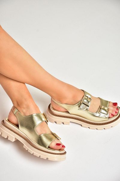 Fox Shoes S437302209 Sandale de damă cu talpă groasă de culoare aurie